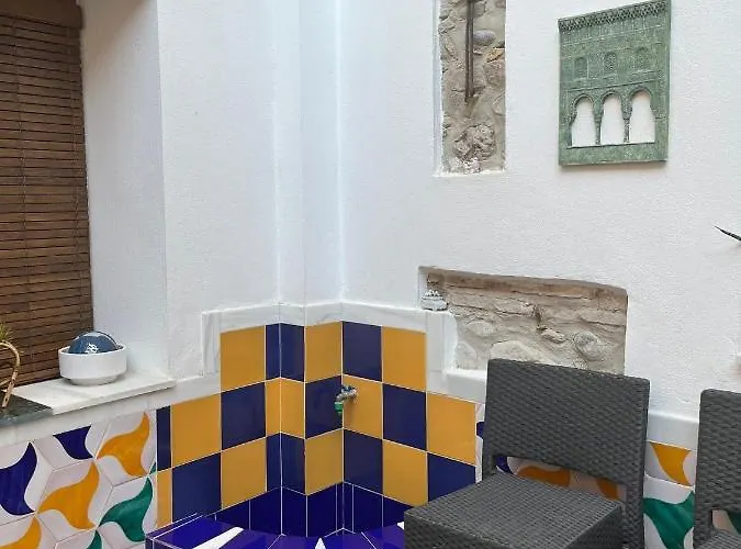 Patio De Los Leones
