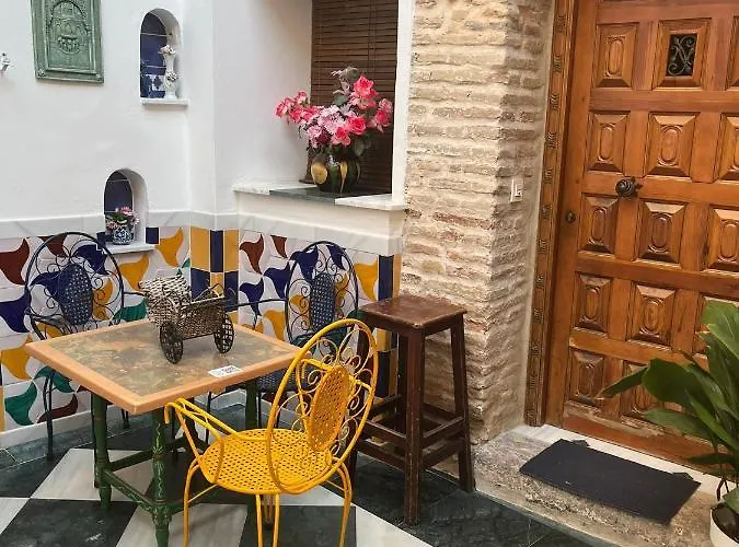 Patio De Los Leones